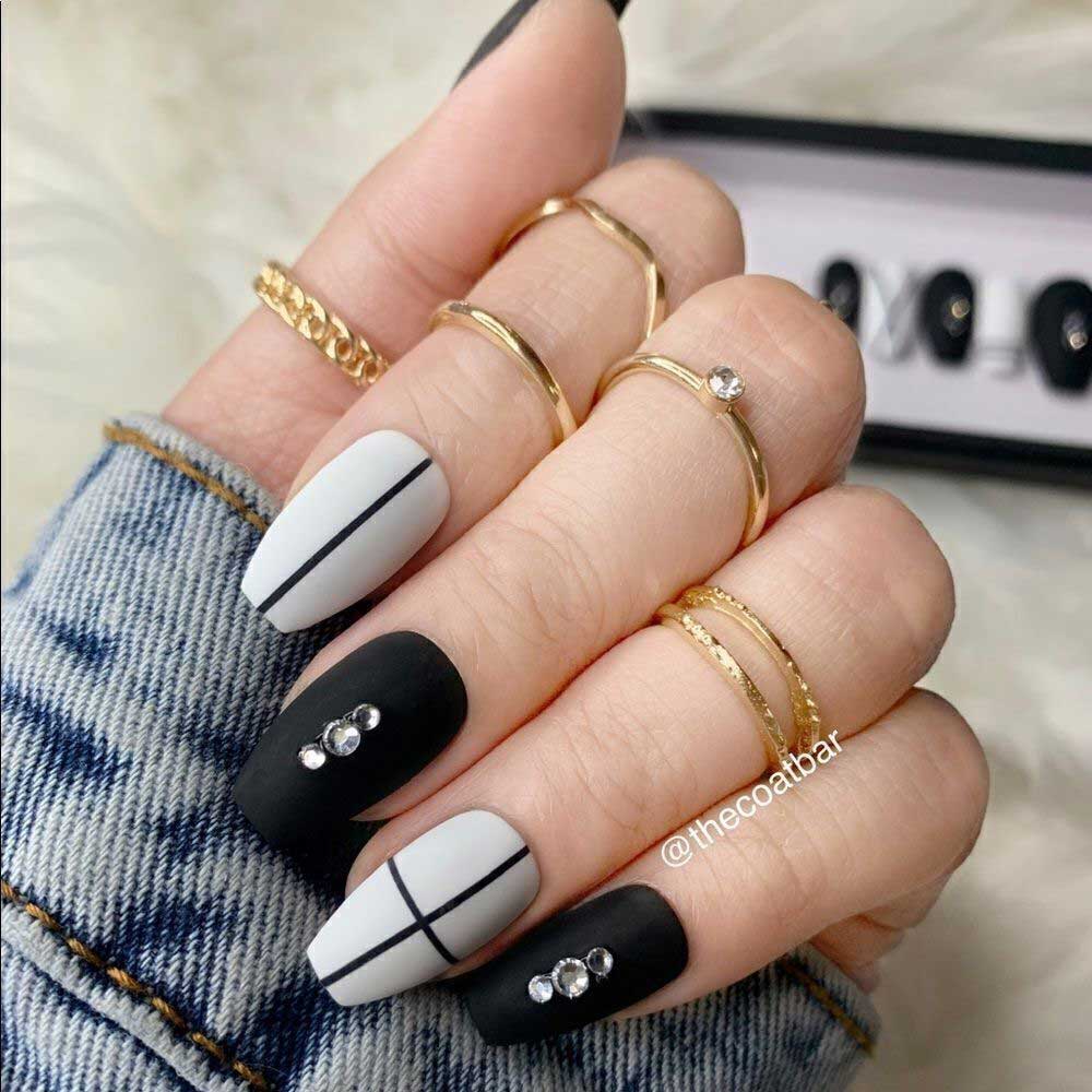 Simple Cute Black And White Nails Design 2
